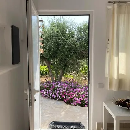 Chic White Marsis * Páros