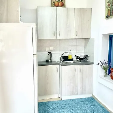 Chic White Marsis * Parikia (Paros)