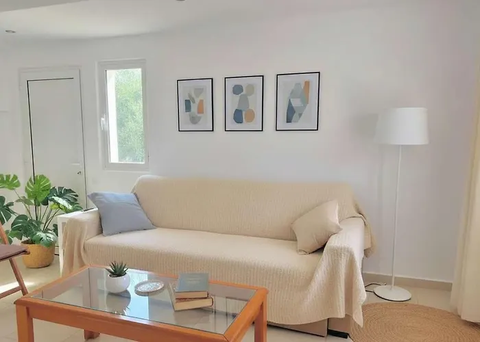 Chic White Marsis Holiday home