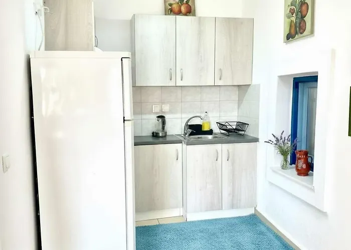 Chic White Marsis * Parikia (Paros)