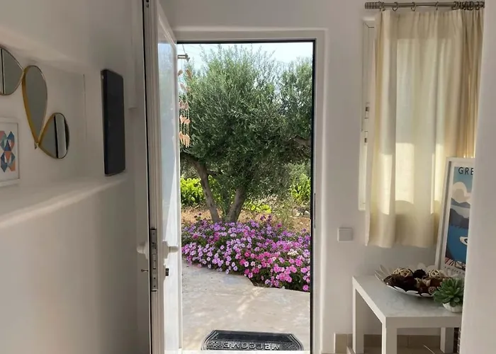 Chic White Marsis * Parikia (Paros)